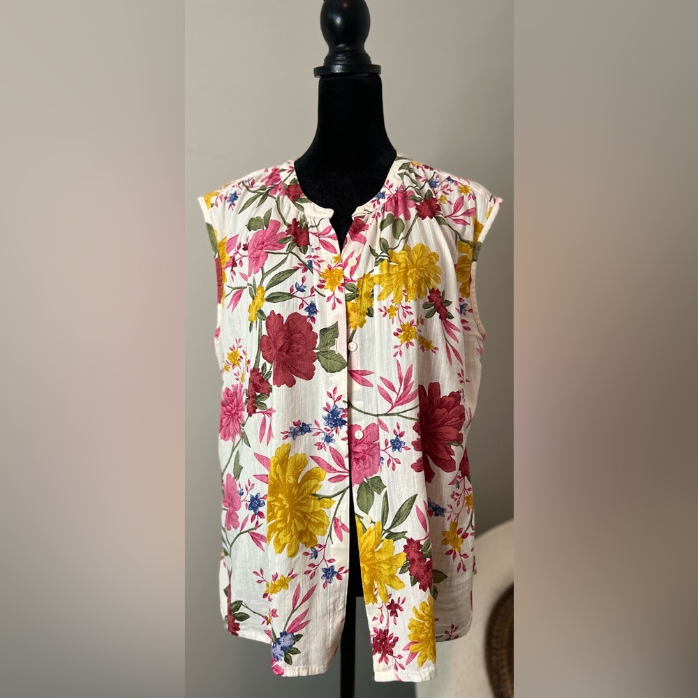 Sleeveless Button Down Flowers Size L